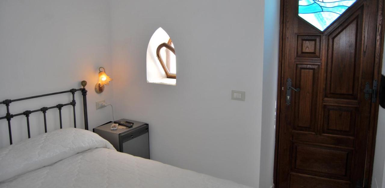 Villamena 3* Furore